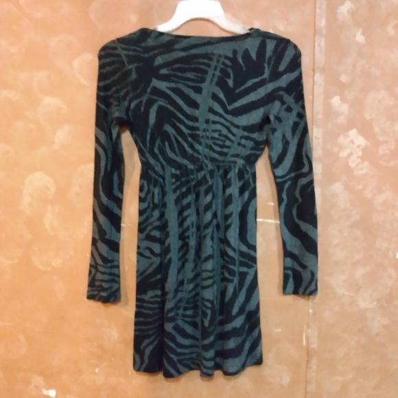 Grimson Ivy Dress - Picture 7 of 7